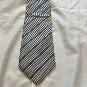 Charles Tyrwhitt Men’s Necktie. Blue and Gray Stripe.